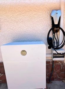 GoodWe All in One serie ESA y cargador de coche eléctrico instalados por Nerosolar